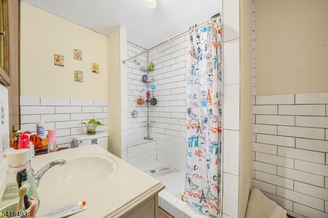 15 Donald Pl, Elizabeth City, NJ 07208