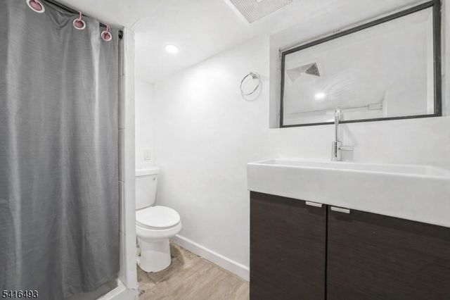 15 Donald Pl, Elizabeth City, NJ 07208