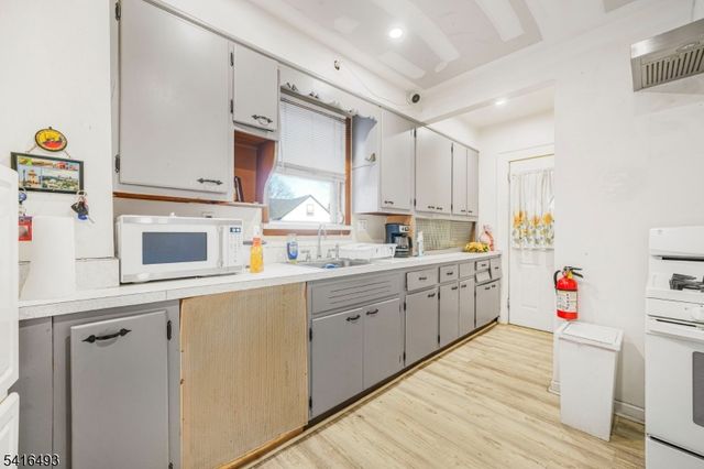 15 Donald Pl, Elizabeth City, NJ 07208