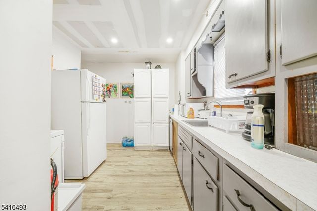 15 Donald Pl, Elizabeth City, NJ 07208