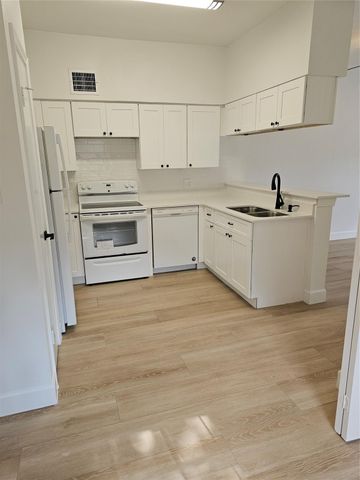 2626 Holly Hall Street 1206, Houston, TX 77054