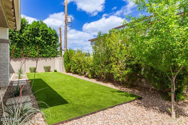 3746 E EARLL Drive, Phoenix, AZ 85018
