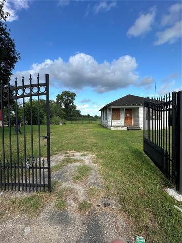 10809 Telephone Road, Houston, TX 77075