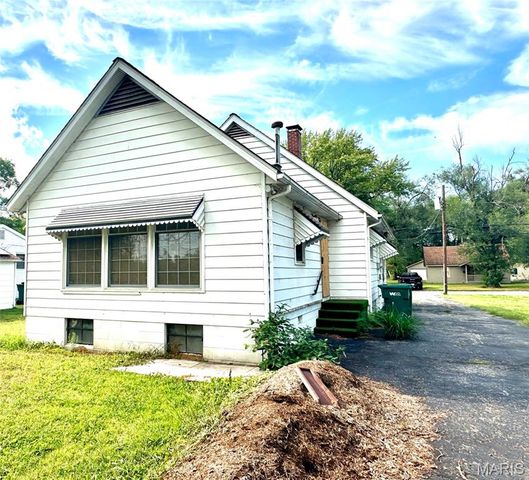 62 Jarvis Place, East St Louis, IL 62207