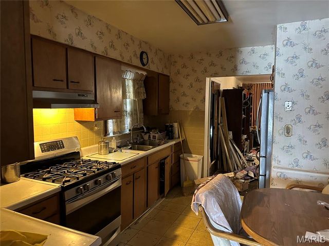 62 Jarvis Place, East St Louis, IL 62207