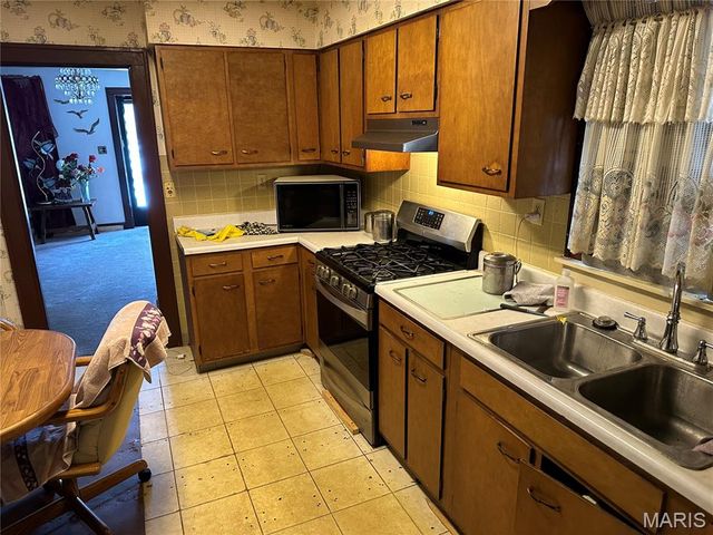 62 Jarvis Place, East St Louis, IL 62207