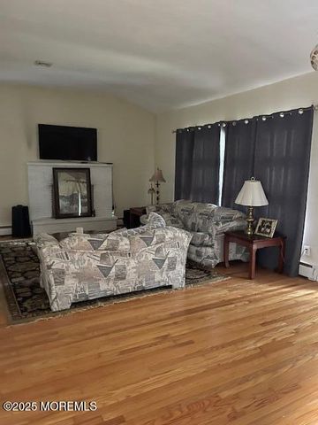 6 Wilson Avenue, Waretown, NJ 08758