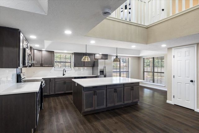 1405 NW Keystone Dr, Lawton, OK 73505