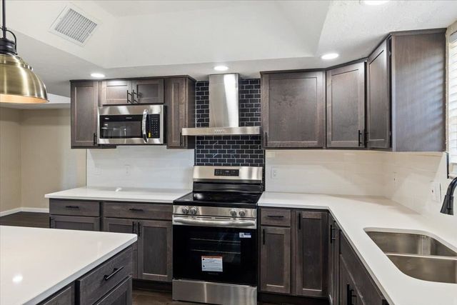 1405 NW Keystone Dr, Lawton, OK 73505