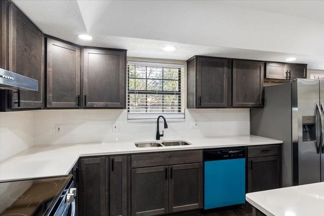 1405 NW Keystone Dr, Lawton, OK 73505