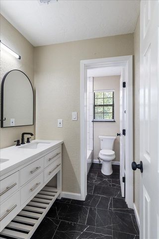 1405 NW Keystone Dr, Lawton, OK 73505