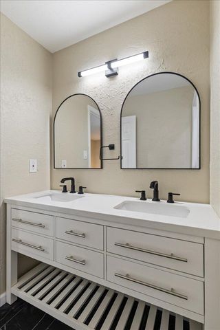 1405 NW Keystone Dr, Lawton, OK 73505