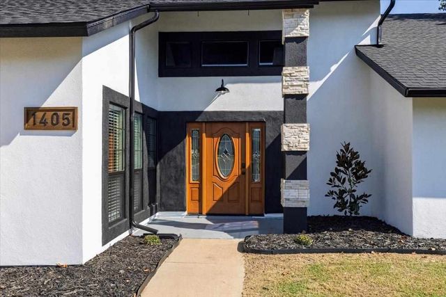 1405 NW Keystone Dr, Lawton, OK 73505