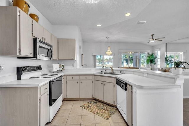 1006 RADISON LAKE DRIVE 6, Sun City Center, FL 33573