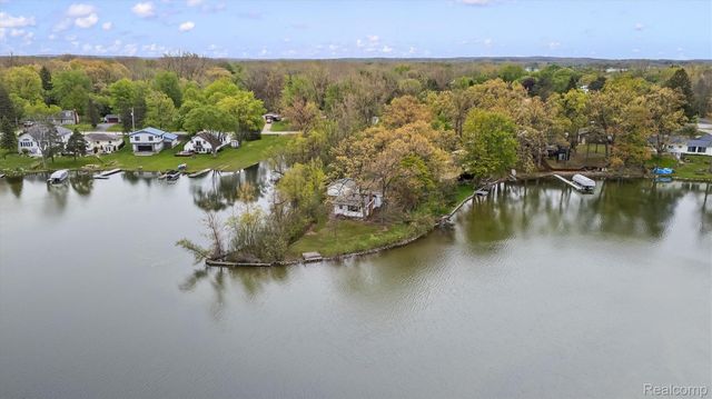 3332 Horrell Court, Fenton Charter Township, MI 48430