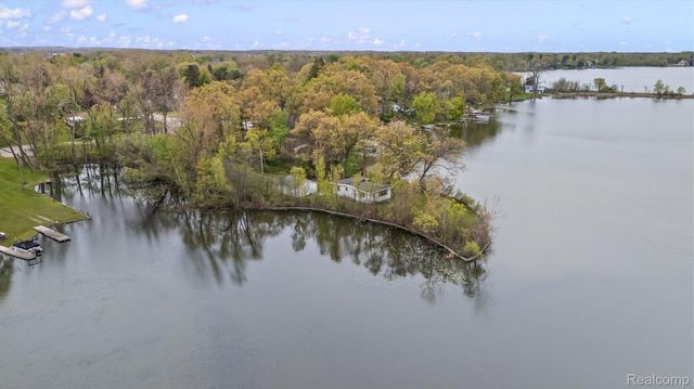 3332 Horrell Court, Fenton Charter Township, MI 48430