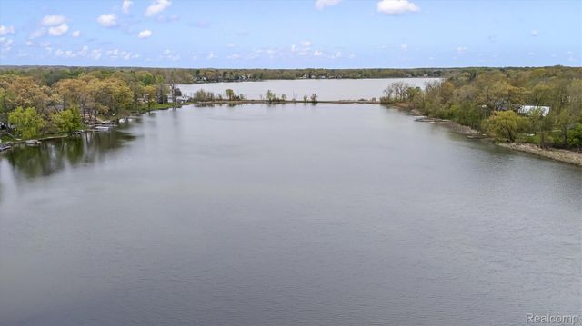 3332 Horrell Court, Fenton Charter Township, MI 48430