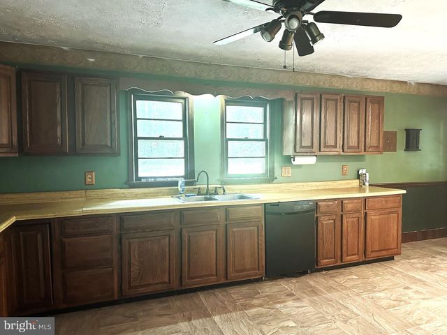 365 HILLCREST RD, Edinburg, VA 22824
