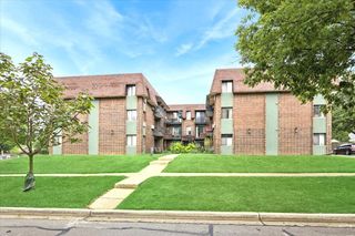4944 Douglas Road 204, Downers Grove, IL 60515