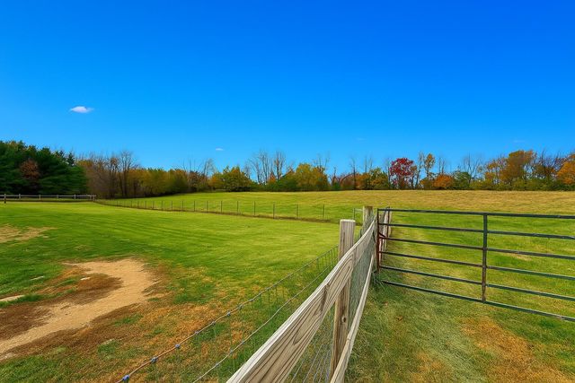 4314 W Hickory Road, Hickory Corners, MI 49060