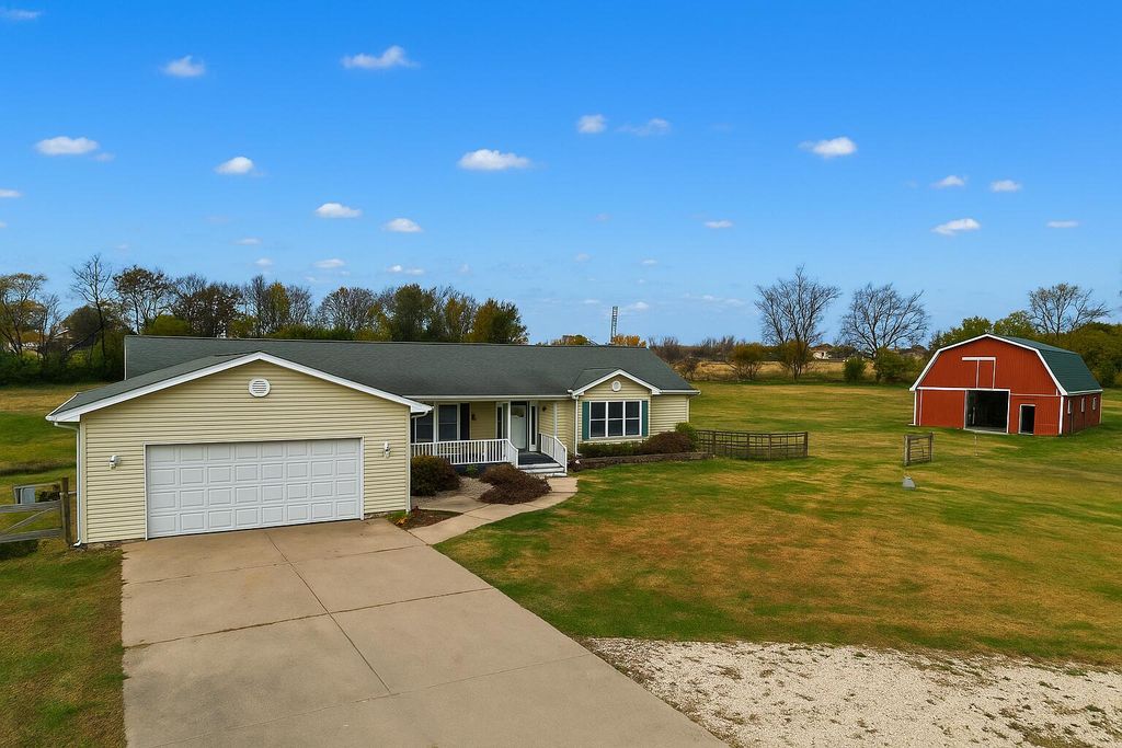 4314 W Hickory Road, Hickory Corners, MI 49060