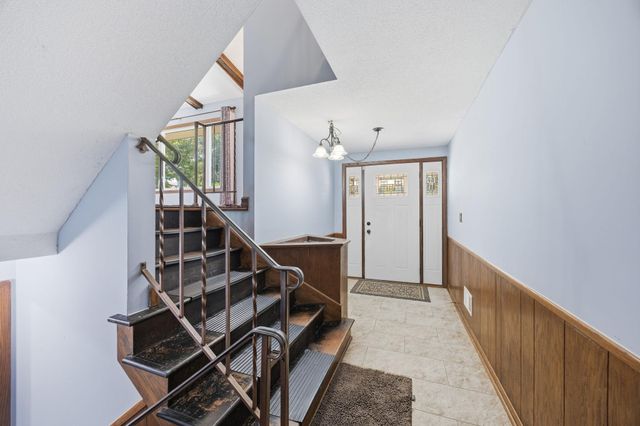 48 Winthrop Street N, Saint Paul, MN 55119