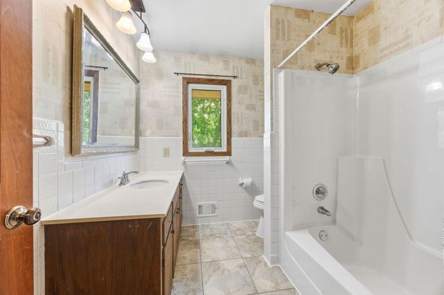 48 Winthrop Street N, Saint Paul, MN 55119