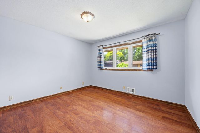 48 Winthrop Street N, Saint Paul, MN 55119