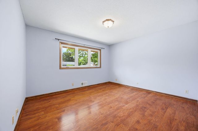 48 Winthrop Street N, Saint Paul, MN 55119