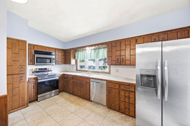 48 Winthrop Street N, Saint Paul, MN 55119