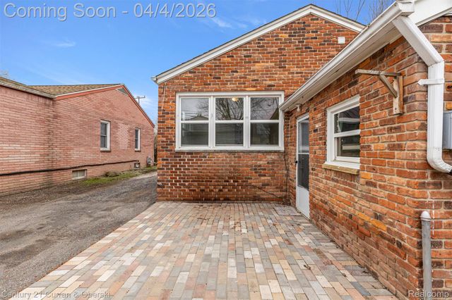 23020 Albion Avenue, Farmington Hills, MI 48336