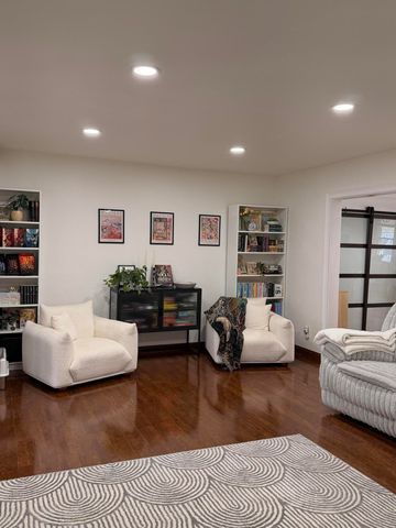 2611 Colrain Drive, Waterford, MI 48328