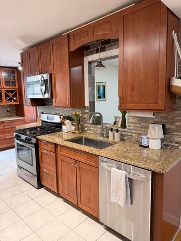 2611 Colrain Drive, Waterford, MI 48328