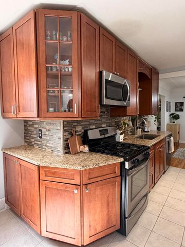 2611 Colrain Drive, Waterford, MI 48328