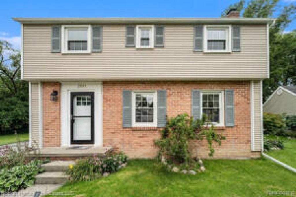 2611 Colrain Drive, Waterford, MI 48328