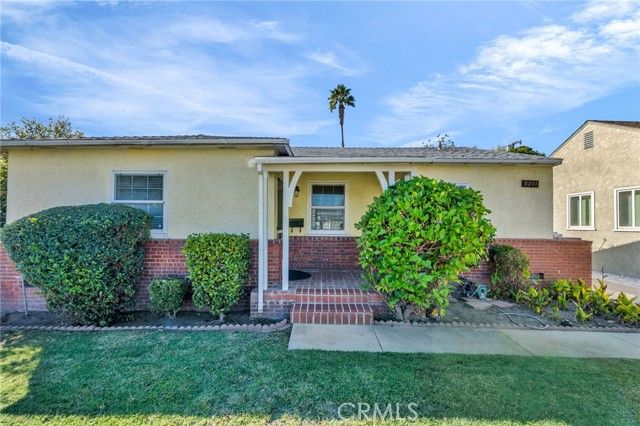 8711 Lilienthal Avenue, Los Angeles, CA 90045