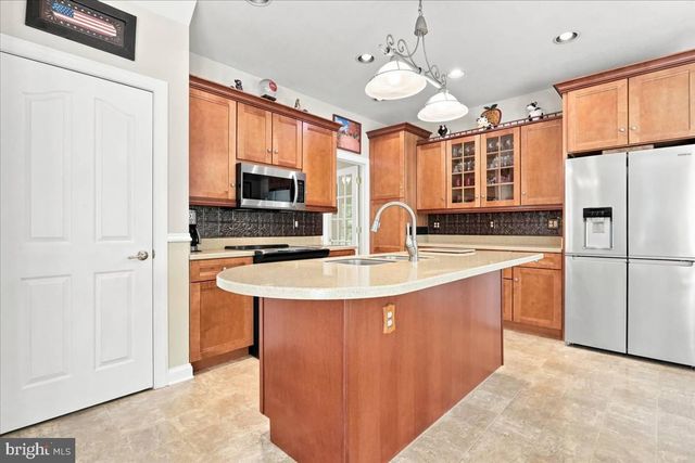 4854 CHERRY RUN RD, Hedgesville, WV 25427