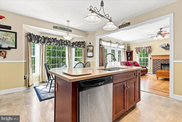 4854 CHERRY RUN RD, Hedgesville, WV 25427