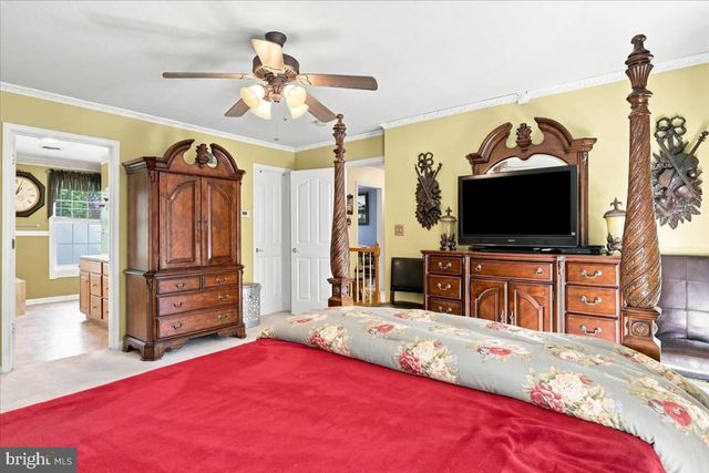 4854 CHERRY RUN RD, Hedgesville, WV 25427