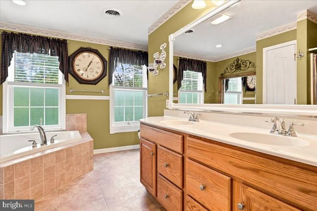 4854 CHERRY RUN RD, Hedgesville, WV 25427