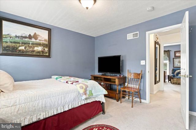 4854 CHERRY RUN RD, Hedgesville, WV 25427
