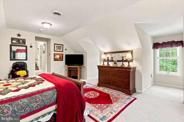 4854 CHERRY RUN RD, Hedgesville, WV 25427