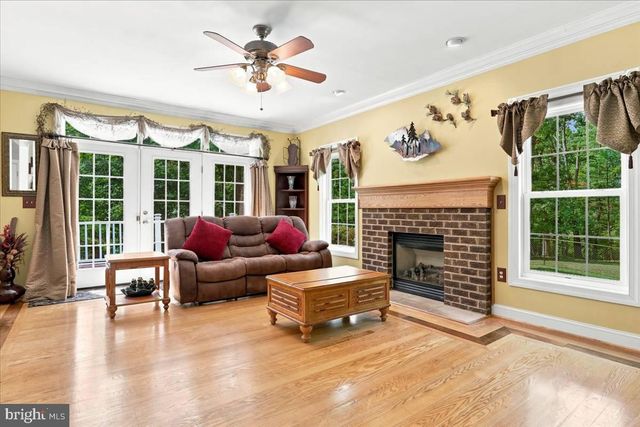 4854 CHERRY RUN RD, Hedgesville, WV 25427