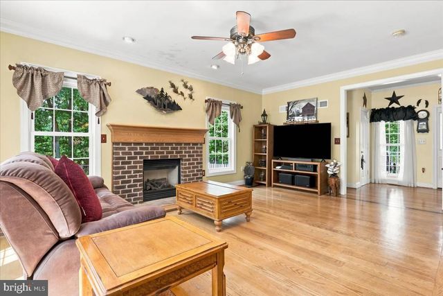 4854 CHERRY RUN RD, Hedgesville, WV 25427