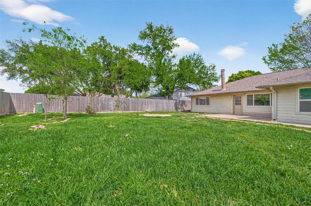 21315 Meadowhill Drive, Spring, TX 77388