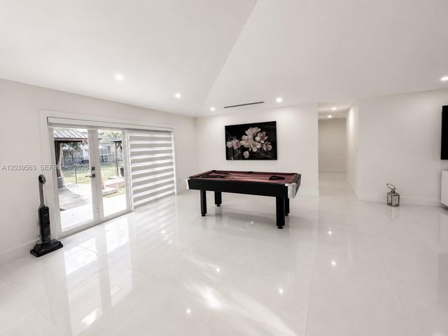 15690 SW 153rd Ct, Miami, FL 33187