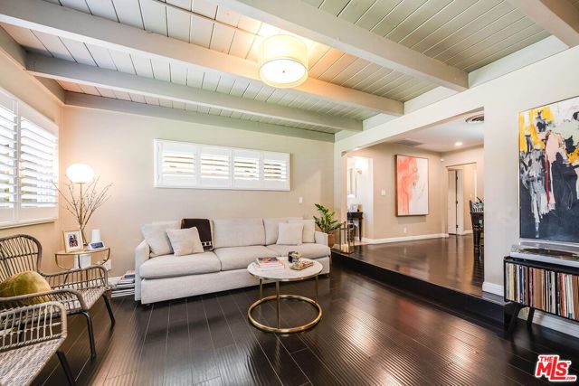 17150 Cantlay Street, Los Angeles, CA 91406