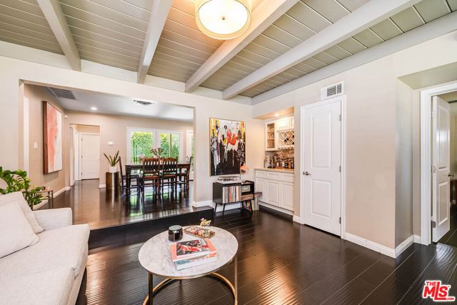 17150 Cantlay Street, Los Angeles, CA 91406