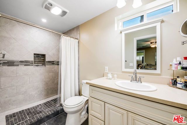17150 Cantlay Street, Los Angeles, CA 91406