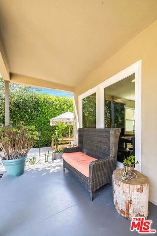 17150 Cantlay Street, Los Angeles, CA 91406